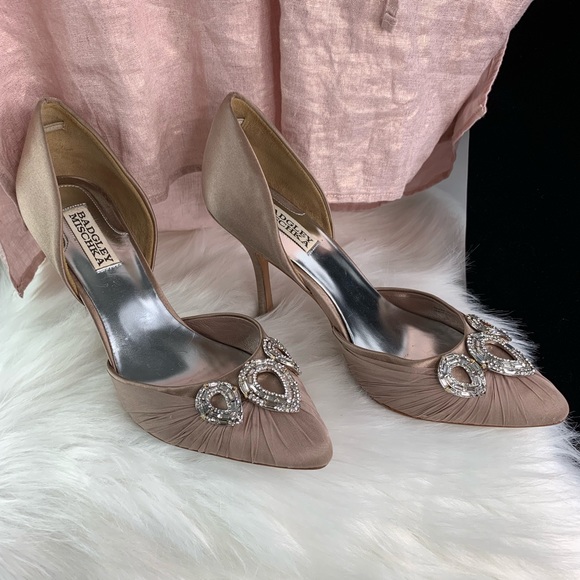 Badgley Mischka Shoes - Badgley Mischka pump heels teardrop style
